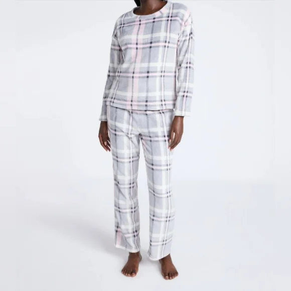 Pink and Gray Plaid Blanket - Picture 6 of 6